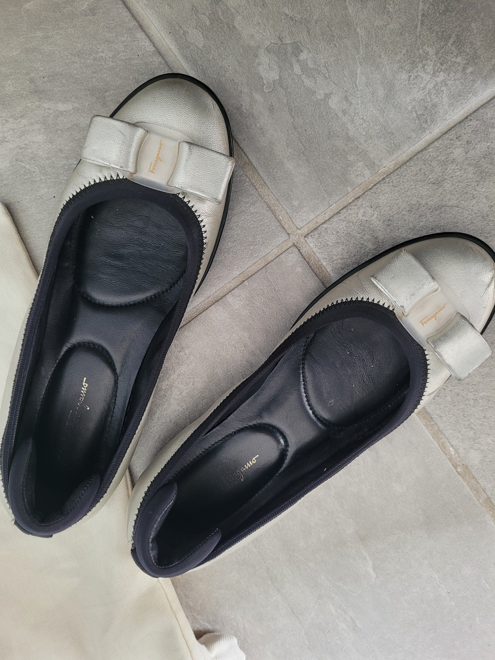 Salvatore Ferragamo Silver Vara Bow Ballet Flats - Picture 3 of 5